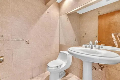 8249 NW 200th Terrace Hialeah FL 33015