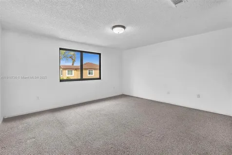 8249 NW 200th Terrace Hialeah FL 33015