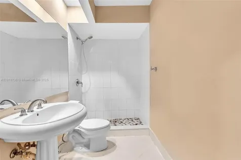 8249 NW 200th Terrace Hialeah FL 33015