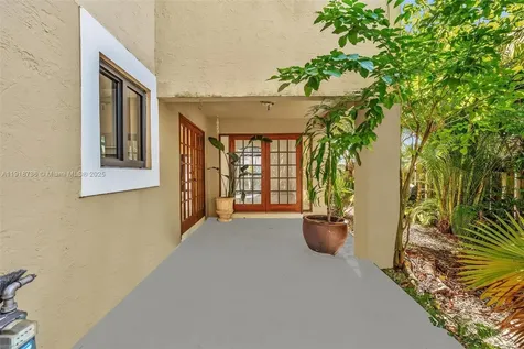 8249 NW 200th Terrace Hialeah FL 33015
