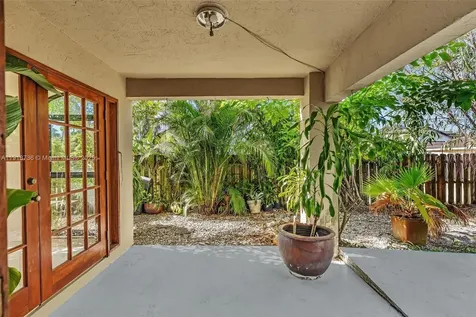 8249 NW 200th Terrace Hialeah FL 33015