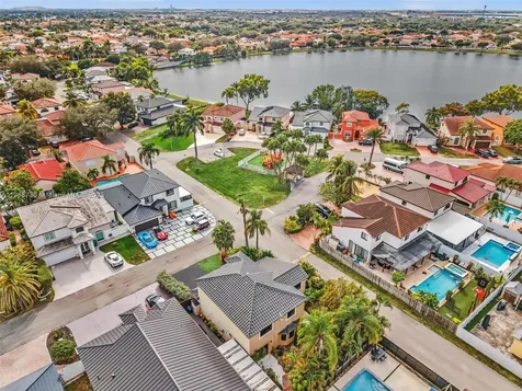 8249 NW 200th Terrace Hialeah FL 33015