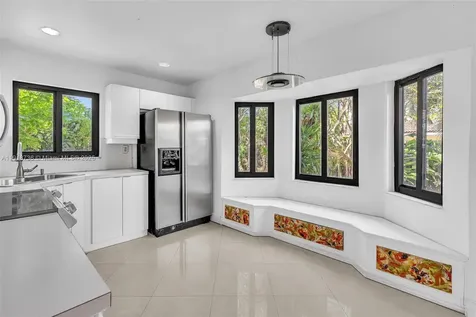 8249 NW 200th Terrace Hialeah FL 33015