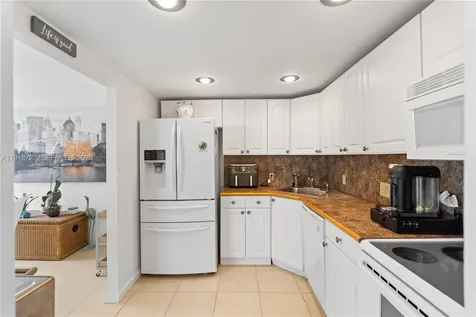 3675 N Country Club Drive Aventura FL 33180