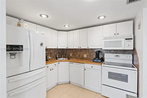 3675 N Country Club Drive Aventura FL 33180