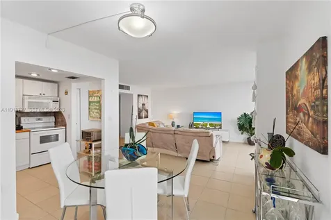 3675 N Country Club Drive Aventura FL 33180