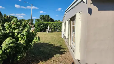 4201 SW 99th Court Miami FL 33165