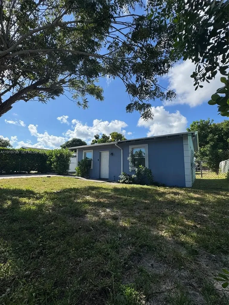 218 SW 11th Avenue Delray Beach FL 33444