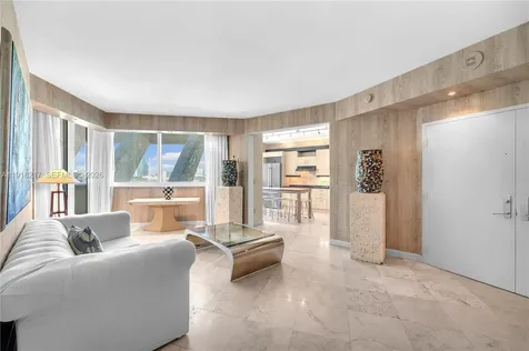 300 S Pointe Drive Miami Beach FL 33139