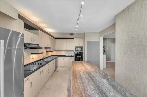 300 S Pointe Drive Miami Beach FL 33139