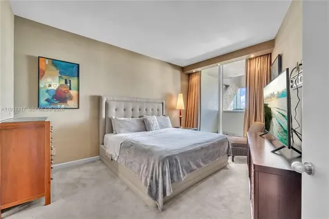 300 S Pointe Drive Miami Beach FL 33139