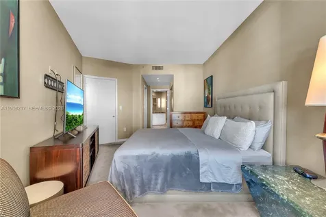 300 S Pointe Drive Miami Beach FL 33139