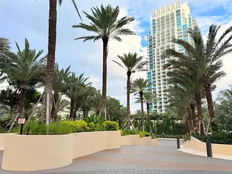 300 S Pointe Drive Miami Beach FL 33139