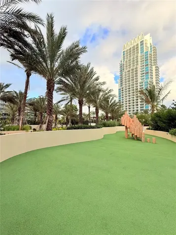 300 S Pointe Drive Miami Beach FL 33139