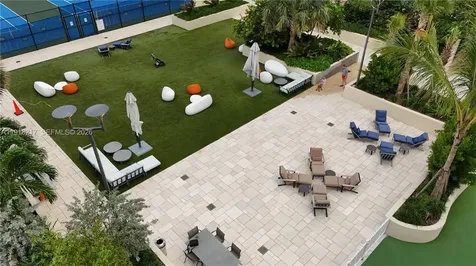 300 S Pointe Drive Miami Beach FL 33139