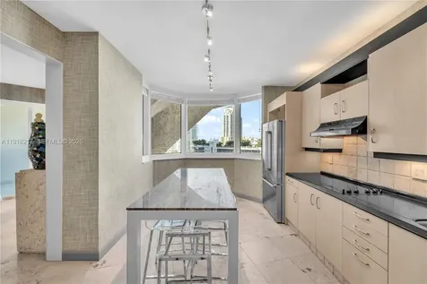300 S Pointe Drive Miami Beach FL 33139