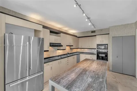 300 S Pointe Drive Miami Beach FL 33139