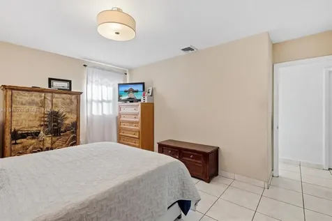 9411 SW 30th Terrace Miami FL 33165