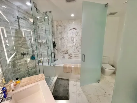 851 NE 1st Avenue Miami FL 33132