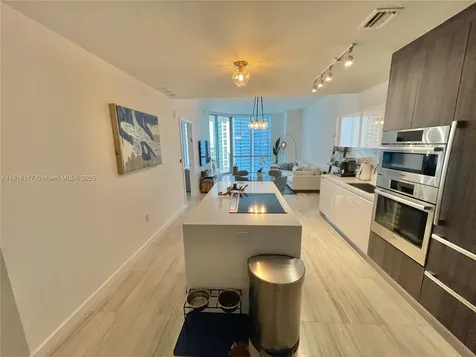 851 NE 1st Avenue Miami FL 33132