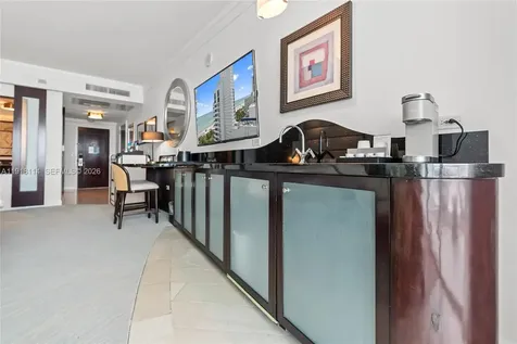 4391 Collins Avenue Miami Beach FL 33140