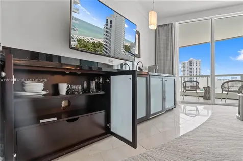 4391 Collins Avenue Miami Beach FL 33140