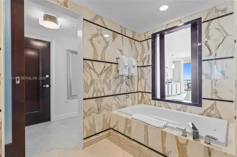 4391 Collins Avenue Miami Beach FL 33140