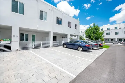 10290 NW 64th Terrace Doral FL 33178