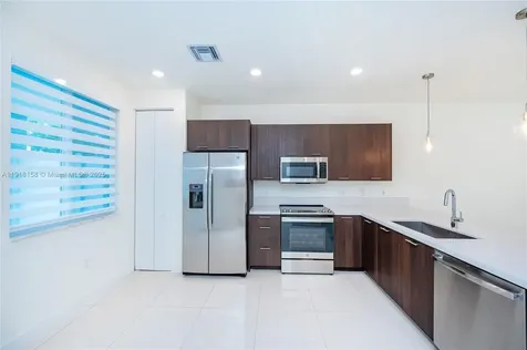 10290 NW 64th Terrace Doral FL 33178