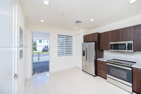 10290 NW 64th Terrace Doral FL 33178