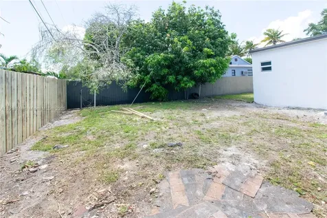 2250 NW 95th Terrace Miami FL 33147