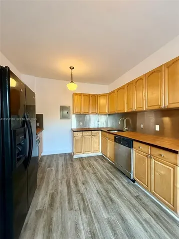 4035 N Meridian Avenue Miami Beach FL 33140