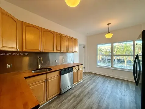 4035 N Meridian Avenue Miami Beach FL 33140