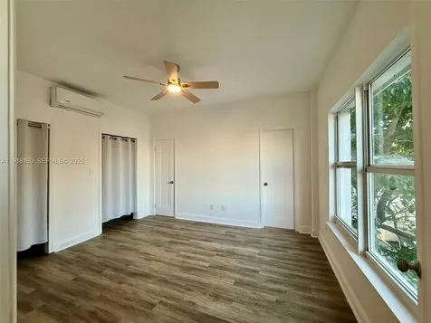 4035 N Meridian Avenue Miami Beach FL 33140