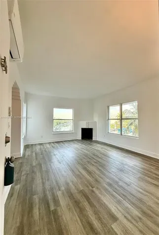 4035 N Meridian Avenue Miami Beach FL 33140