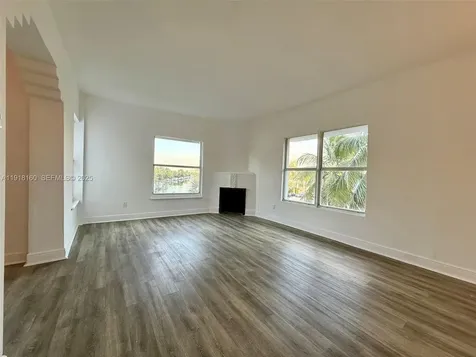 4035 N Meridian Avenue Miami Beach FL 33140
