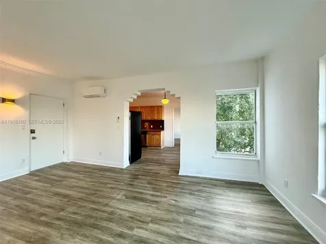 4035 N Meridian Avenue Miami Beach FL 33140