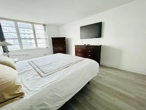100 Lincoln Road Miami Beach FL 33139