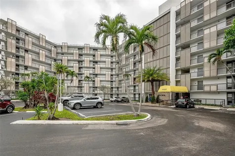 20500 W Country Club Drive Aventura FL 33180