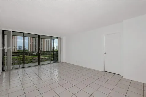 20500 W Country Club Drive Aventura FL 33180
