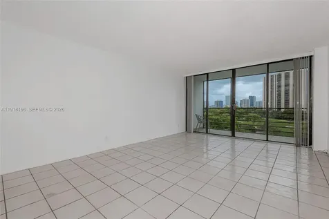 20500 W Country Club Drive Aventura FL 33180