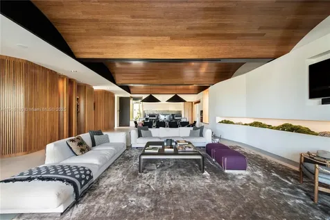 8055 Noremac Avenue Miami Beach FL 33141