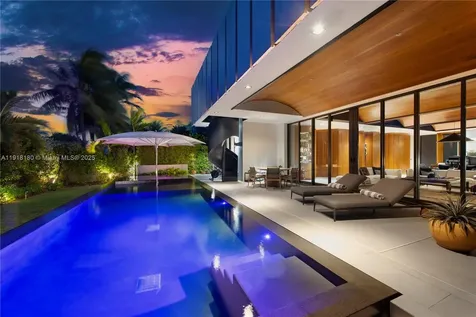 8055 Noremac Avenue Miami Beach FL 33141