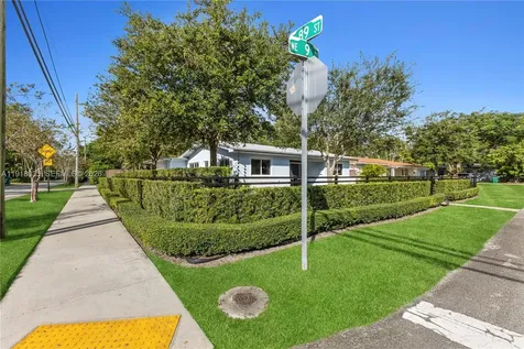 8910 NE 9th Court Miami FL 33138