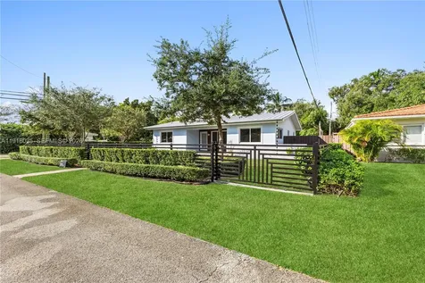 8910 NE 9th Court Miami FL 33138