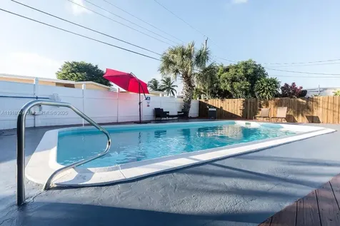 5841 NE 3rd Avenue Oakland Park FL 33334