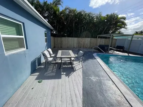 5841 NE 3rd Avenue Oakland Park FL 33334