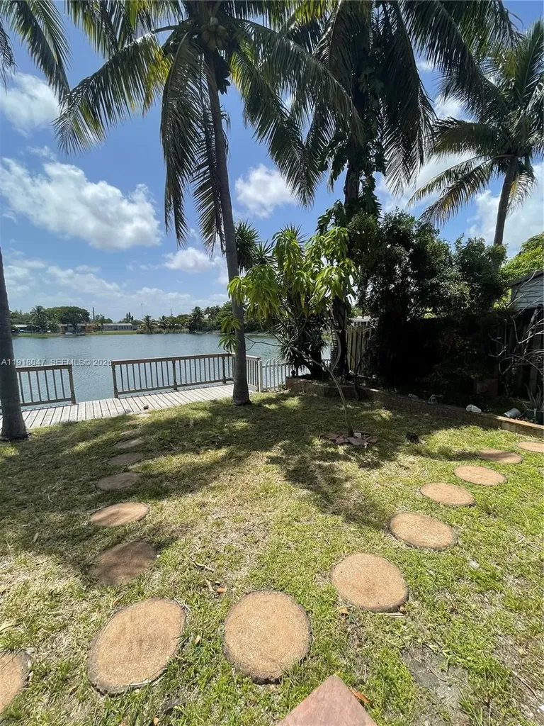 232 SW 7th Avenue Hallandale Beach FL 33009
