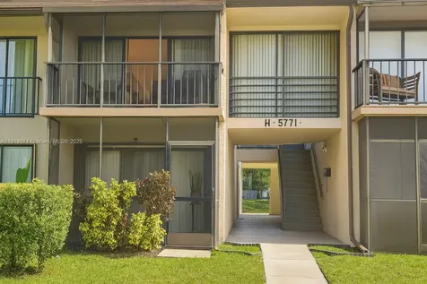 5771 Washington Street Hollywood FL 33023