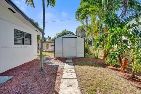 1302 S 22nd Court Hollywood FL 33020